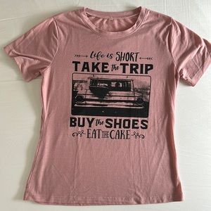 Fun graphic tee in dusty pink.